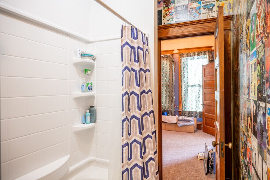 More Photos Of 207 E State St, Mauston Storefront Retail Residential For Sale