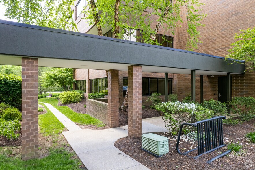 More Photos Of 1255 Drummers Ln, Wayne Unknown For Lease