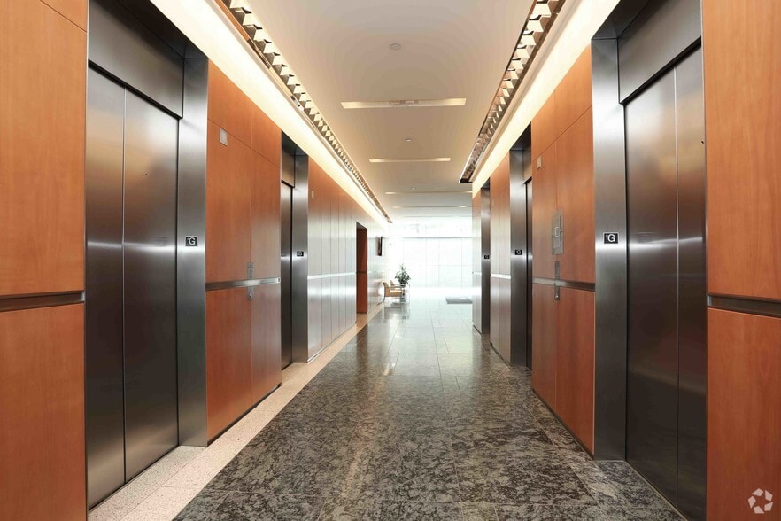 More Photos Of 4100 N Fairfax Dr, Arlington Office For Sale