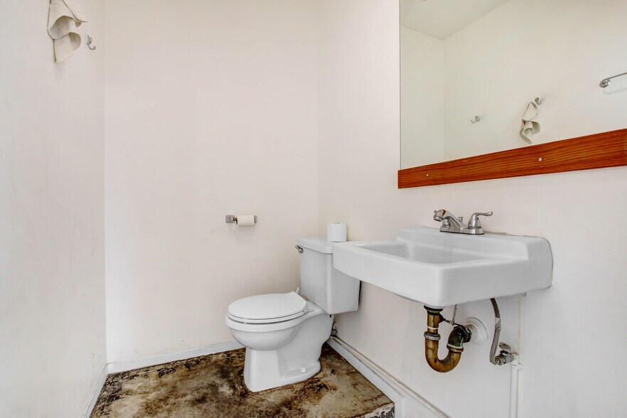 More Photos Of 416-424 N Fairfax Ave, Los Angeles Storefront For Lease