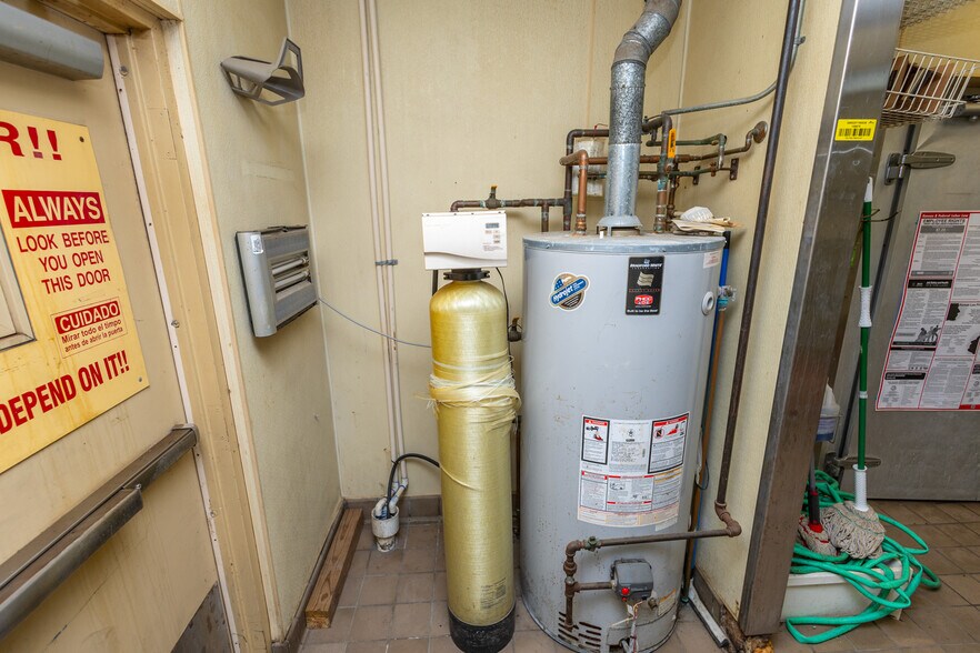 More Photos Of 1403 W 8th St, Wellington Fast Food For Sale