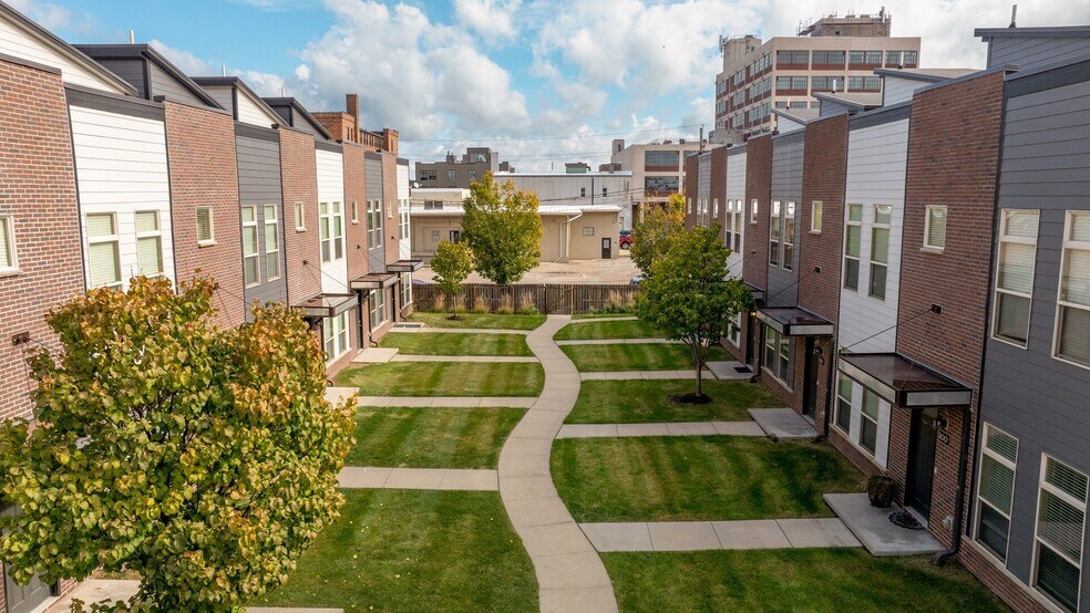 More Photos Of 325 SW 7th St, Des Moines Apartments For Sale