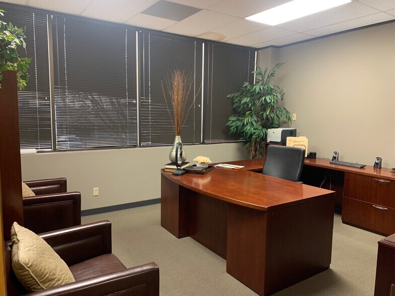 More Photos Of 430 Highway 6 S, Houston Medical For Lease