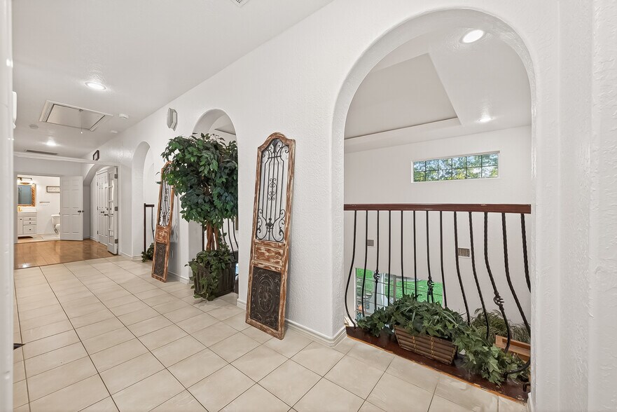 More Photos Of 21832 Rayford Rd, Humble Office For Sale