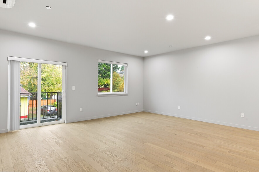 More Photos Of 11825 59th Ave ave, Seattle Apartments For Sale