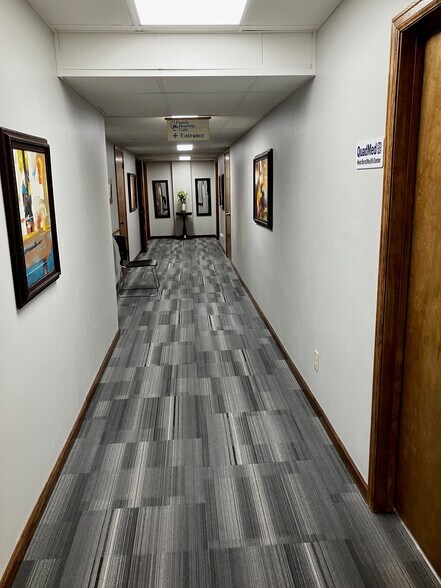 More Photos Of 1305 Chestnut St, West Bend Medical For Lease