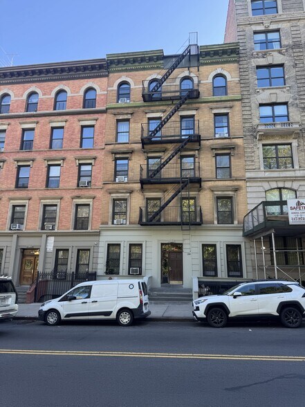More Photos Of 280 Manhattan Ave, New York Apartments For Sale