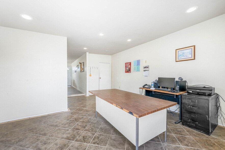 More Photos Of 1421 2nd St, Pleasanton Auto Repair For Sale