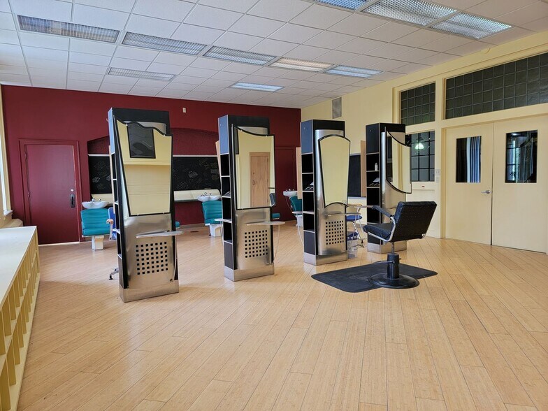 More Photos Of 1034 S 18th St, Manitowoc Flex For Lease