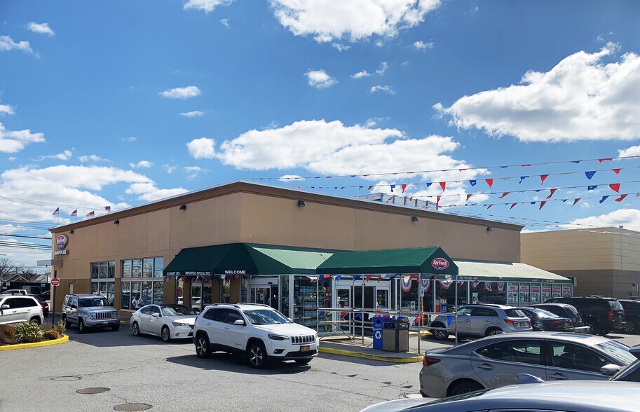 More Photos Of 16320 Crossbay Blvd, Howard Beach Supermarket For Sale