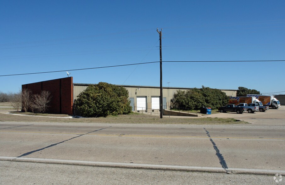 More Photos Of 2604 N Kaufman St, Ennis Flex For Sale