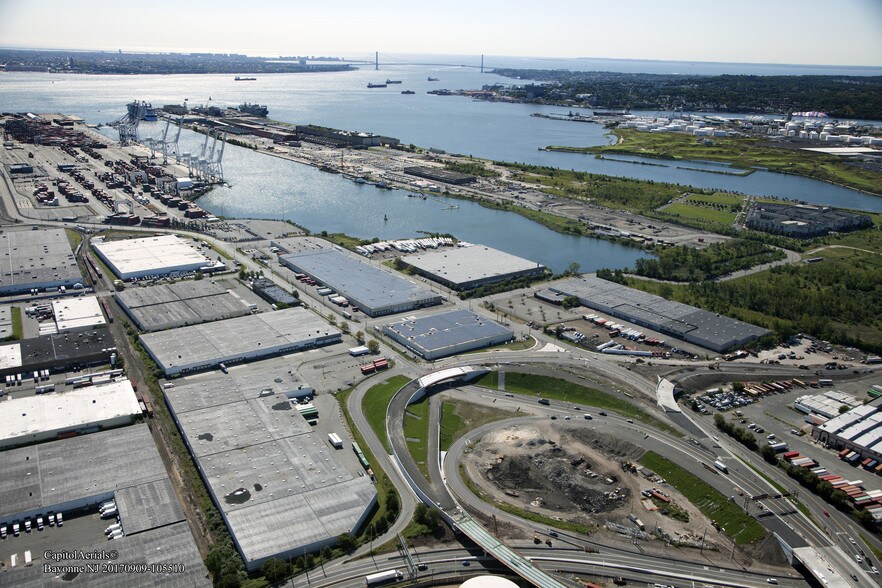 More Photos Of 100 Pulaski St, Bayonne Warehouse For Lease