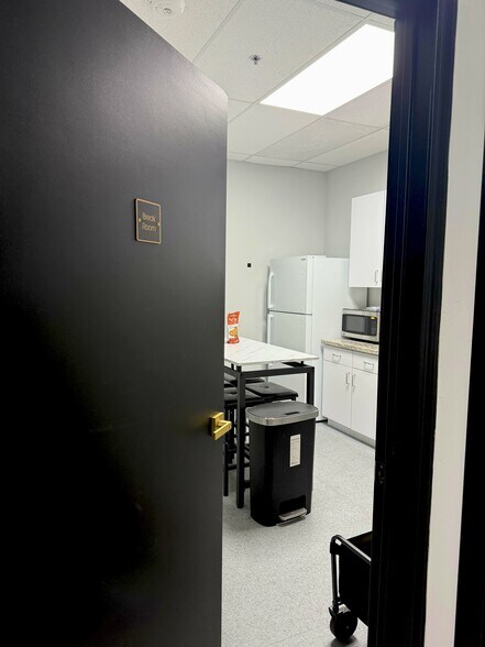 More Photos Of 24711 Katy Fwy, Katy General Retail For Sale