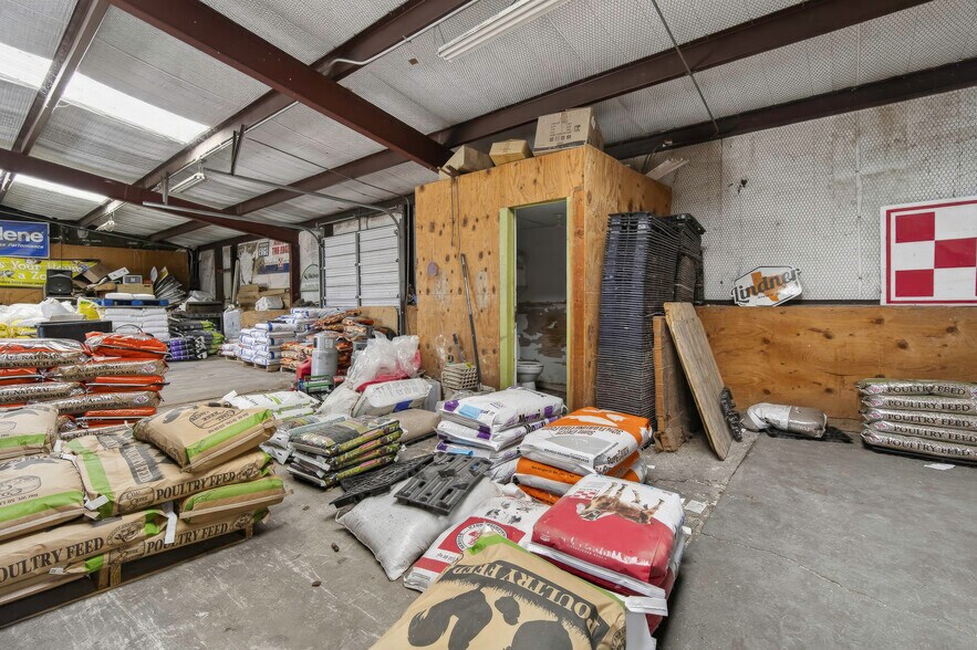 More Photos Of 1505 N Main St, Newcastle Warehouse For Sale