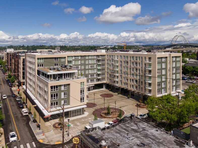 More Photos Of 2070 NW Quimby St, Portland Apartments For Lease