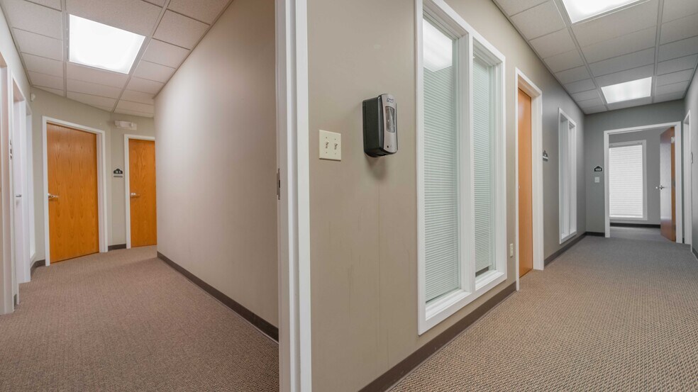 More Photos Of 600 Vale Park Rd, Valparaiso Flex For Lease