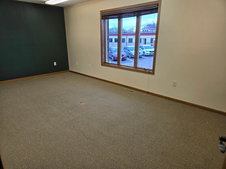 More Photos Of 101 7th St S, Saint James Freestanding For Sale