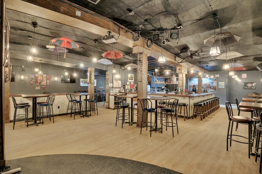 More Photos Of 10030 102nd St NW, Edmonton Bar For Sale