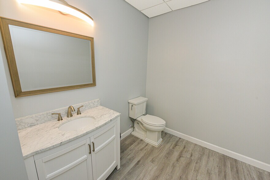 More Photos Of 200 Corporate Plz, Islandia Office For Lease