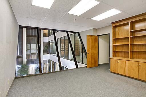 More Photos Of 2439 manhattan Blvd, Harvey Office For Lease