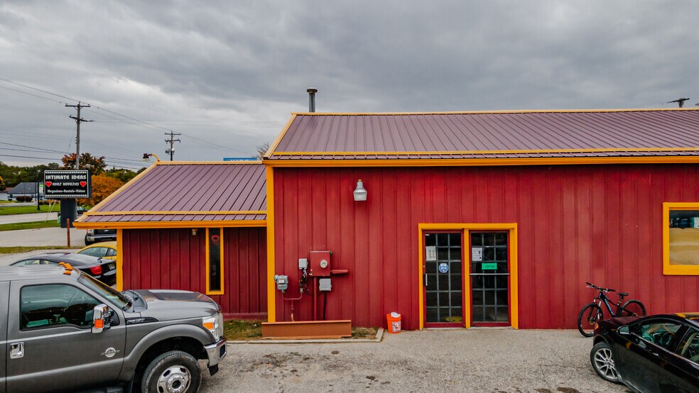 More Photos Of 5281 E Pickard St, Mount Pleasant Freestanding For Lease