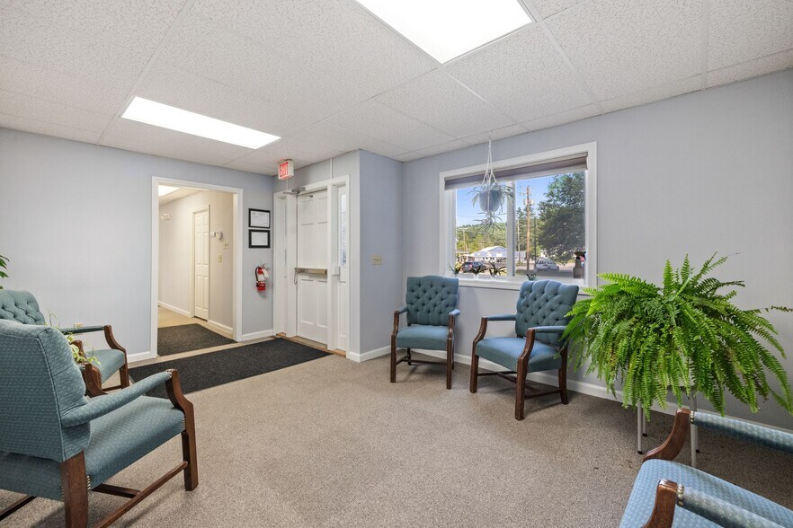 More Photos Of 214 Lake St, Bristol Office For Sale