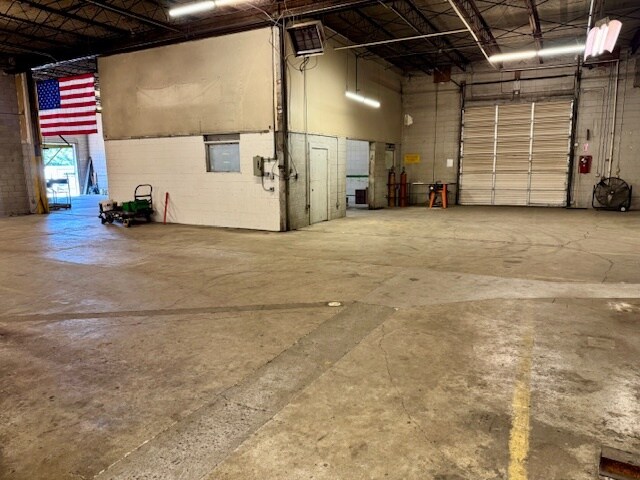 More Photos Of 7121 Cockrill Bend Blvd, Nashville Warehouse For Lease
