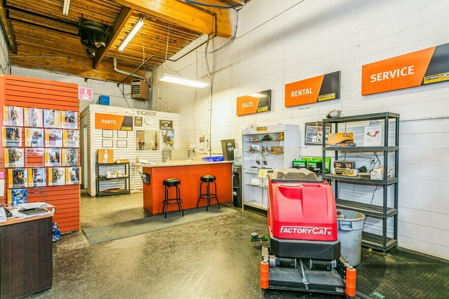 More Photos Of 7912 Yellowhead Trl NW, Edmonton Service For Lease