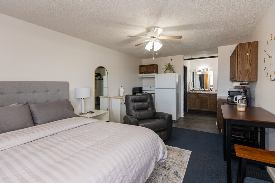 More Photos Of 1502 E Fulton St, Garden City Apartments For Sale