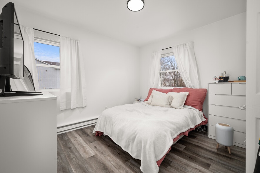 More Photos Of 1066 S Cross St, Sycamore Apartments For Sale