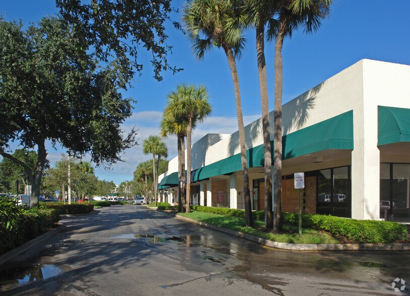 18091951 N Pine Island Rd, Plantation, FL 33322 Retail For Lease