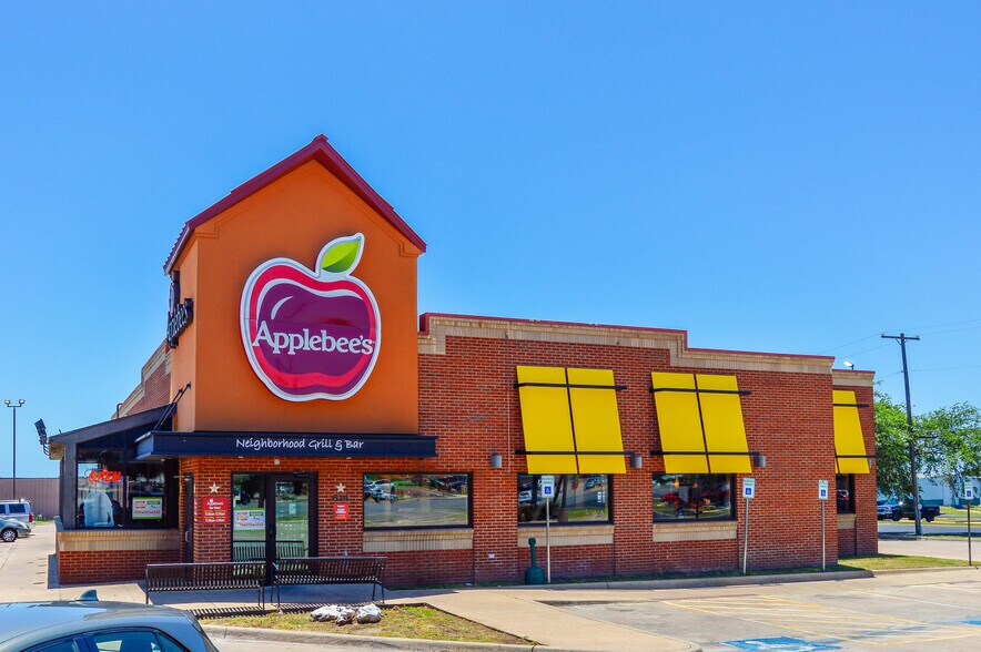 More Photos Of 614 N Valley Mills Dr, Waco Restaurant For Lease