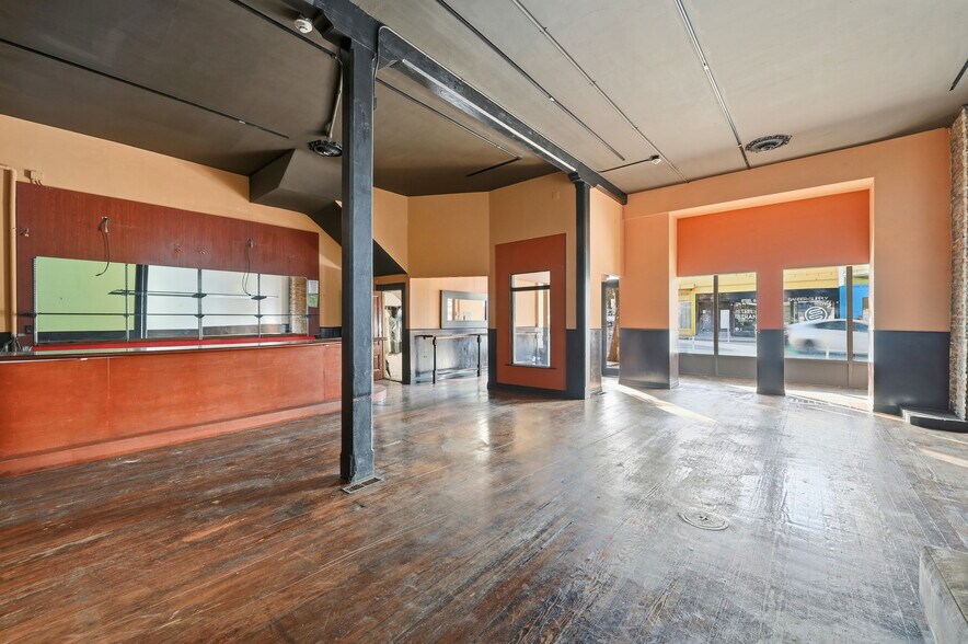 More Photos Of 1037 Valencia St, San Francisco General Retail For Lease