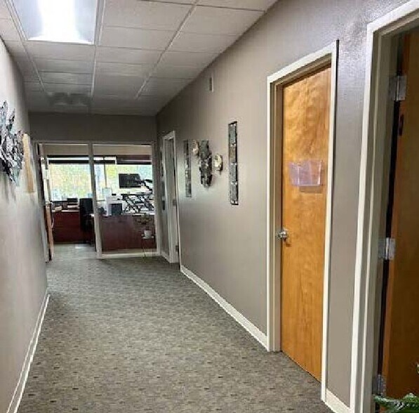 More Photos Of 698 12th St SE, Salem Office For Lease