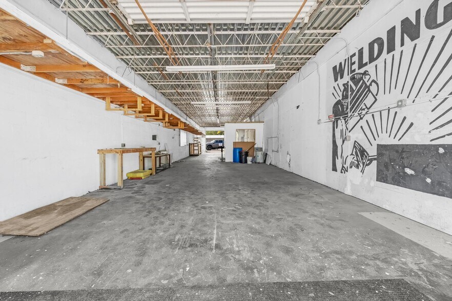 More Photos Of 201-215 SW 21st St, Fort Lauderdale Warehouse For Lease