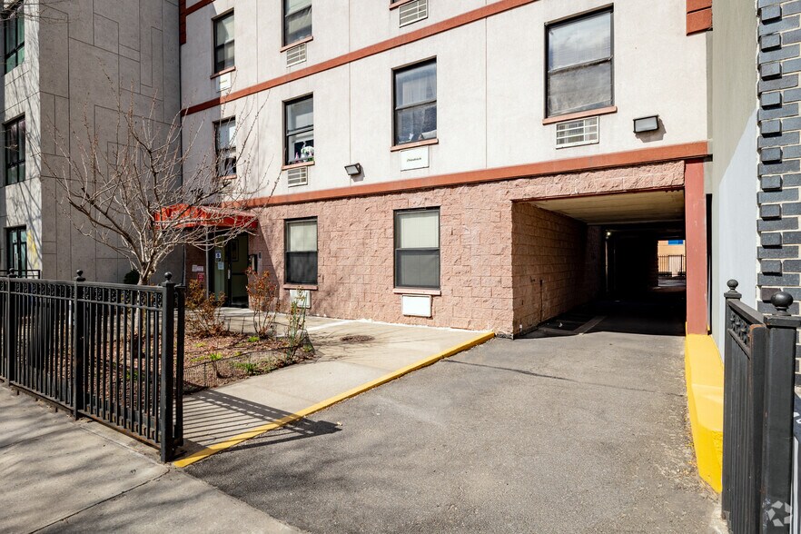 More Photos Of 1251 Dekalb Ave, Brooklyn Apartments For Sale