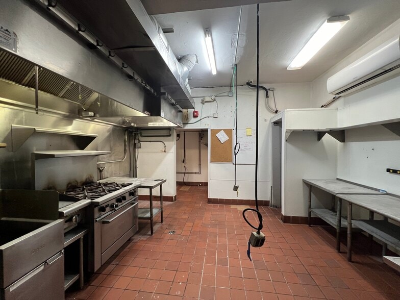 More Photos Of 701-709 NE 79th St, Miami Storefront Retail Office For Sale