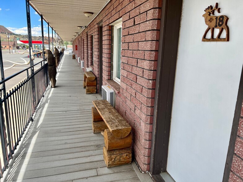 More Photos Of 501 S 6th St, Thermopolis Hotel For Sale