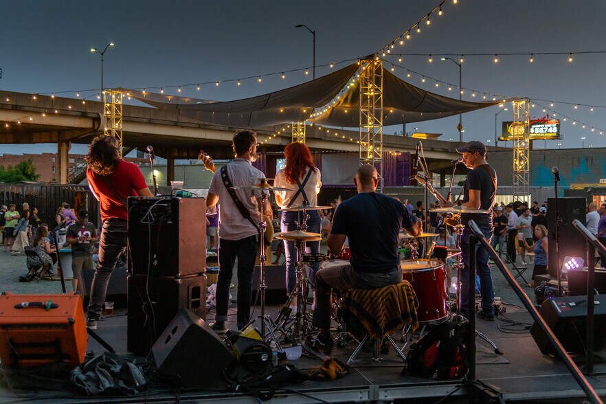 More Photos Of 1300 Russell St, Baltimore General Retail For Lease