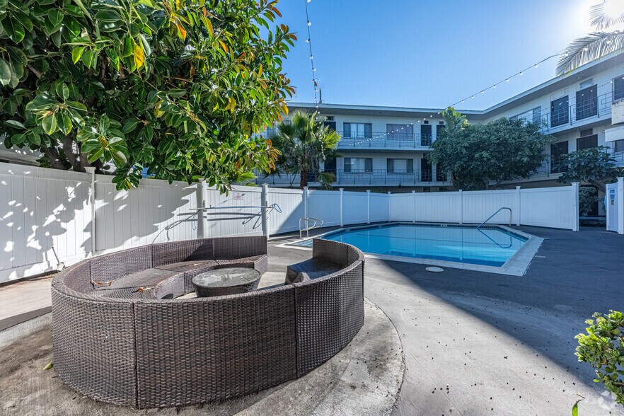 More Photos Of 835 W Rosecrans Ave, Gardena Apartments For Sale