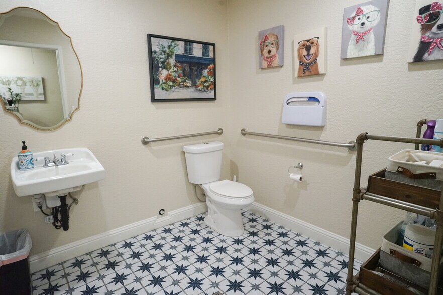 More Photos Of 1320 9th St, Modesto Flex For Sale