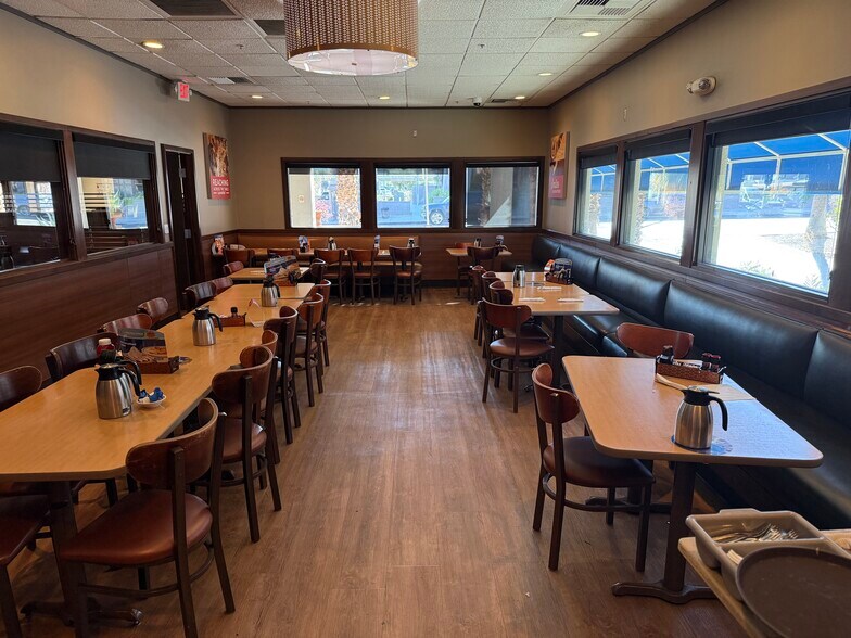 More Photos Of 471 S Indian Canyon Dr, Palm Springs Restaurant For Sale