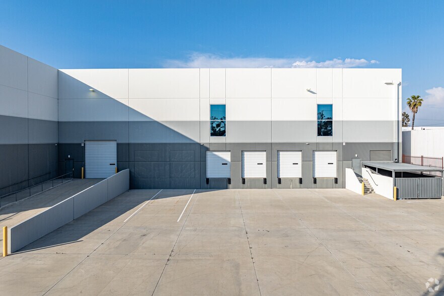 More Photos Of 2222 Yates Ave, Commerce Distribution For Lease