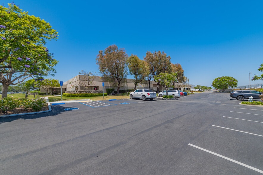 More Photos Of 380-384 Clinton St, Costa Mesa Manufacturing For Lease
