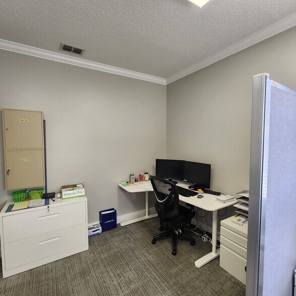 More Photos Of 8833 Perimeter Park Blvd, Jacksonville Medical For Lease