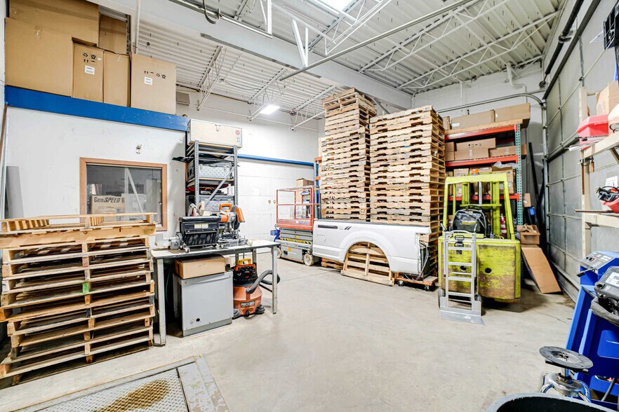 More Photos Of 1175 Jansen Farm Ct, Elgin Warehouse For Sale