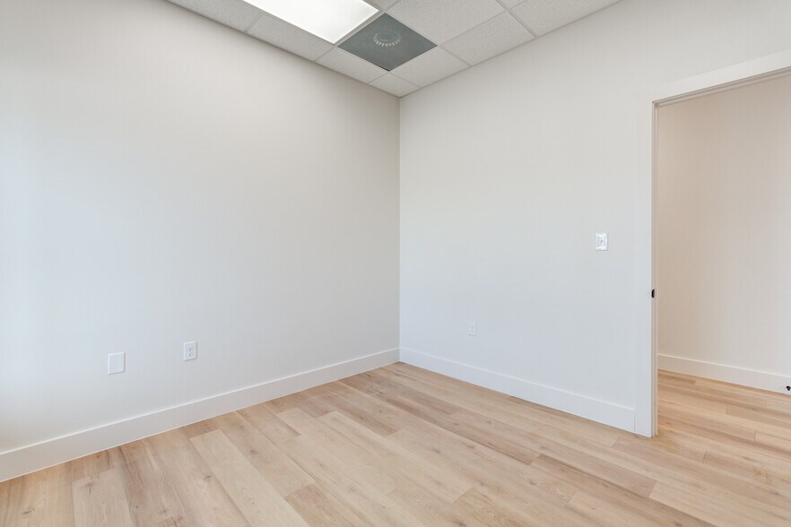 More Photos Of 3205 118th St, Lubbock Distribution For Sale