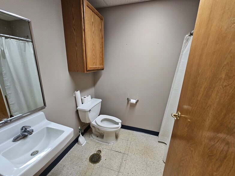 More Photos Of 30 Spring Mill Ct, Mooresville Office For Sale