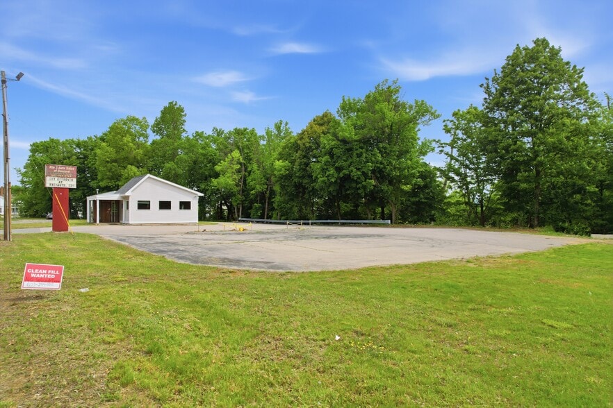More Photos Of 310 N State St, Concord Auto Dealership For Lease