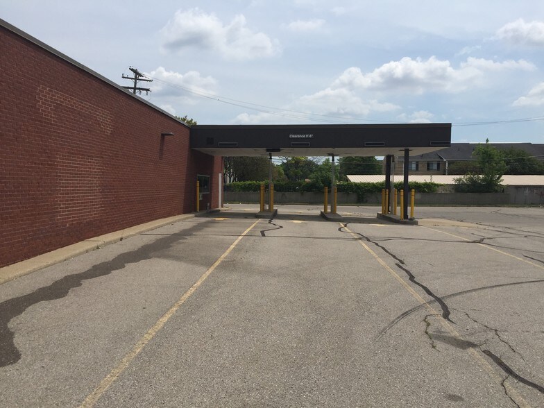 More Photos Of 11700 E 15 Mile Rd, Sterling Heights Bank For Lease